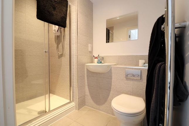 11 Saunders Court, Gloucester photo 5