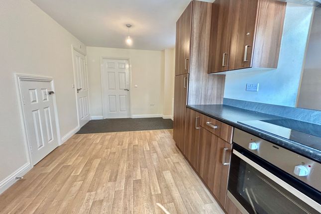 2, Highfield Close, MANSFIELD photo 4