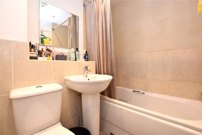 19, St. Mathew Way, Leeds photo 4