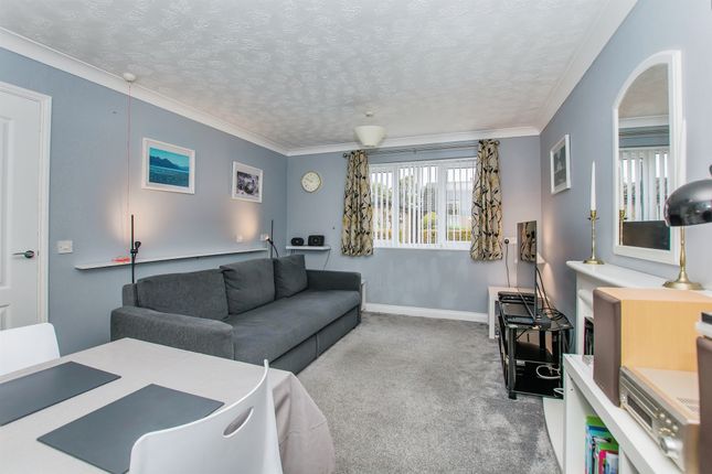 11, Kimbolton Court, Peterborough photo 3