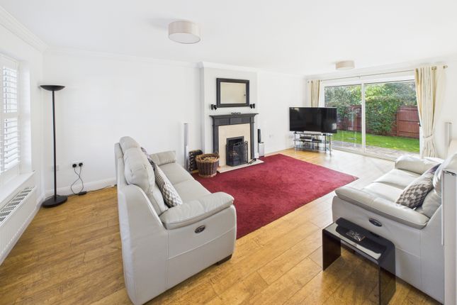 12, Grovebury, Locks Heath, Southampton photo 3