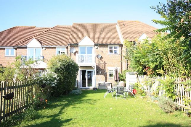 Thumbnail Property to rent in Weyview Close, Guildford