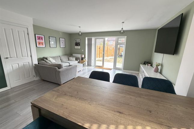 11, Walsingham Drive, Daventry photo 4
