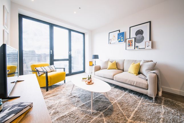 Flat to rent in Three Colts Lane, London