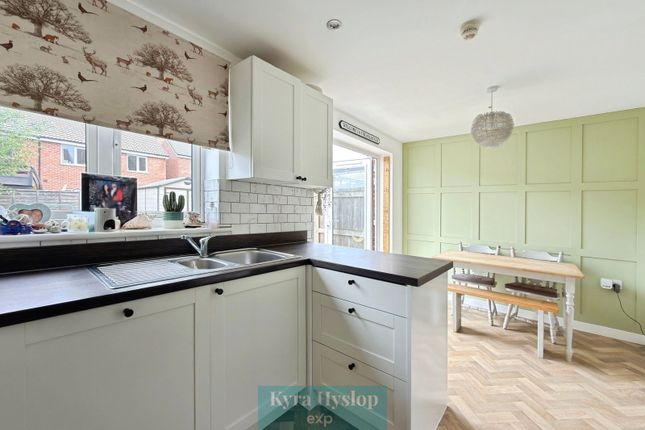 20, Sweet Chestnut, Exeter photo 3