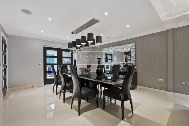 5, Cherry Tree Way, Stanmore photo 4
