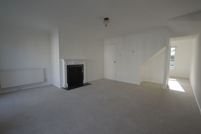 8, Avenue Elmers, Surbiton photo 4