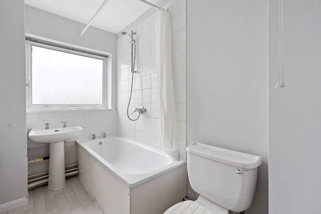 Flat 9, High Wigsell, 35, Twickenham Road, Teddington photo 5