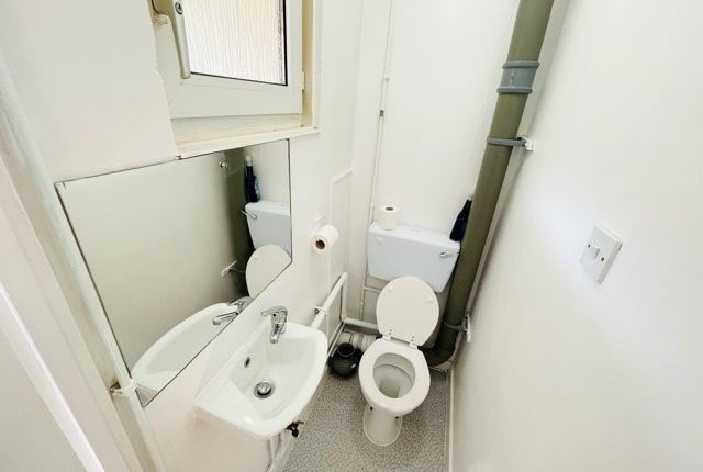 Flat for sale in Donovan House, Cable Street, London