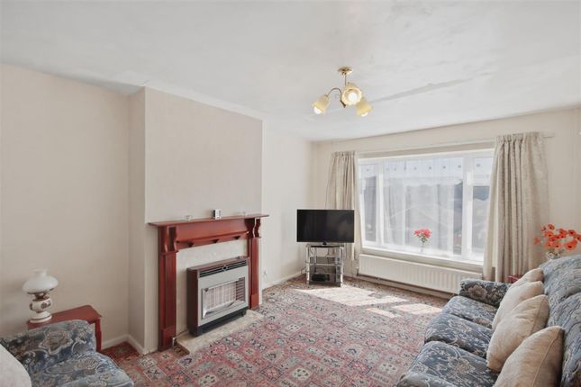 5 Halton Close, Chesterfield photo 2