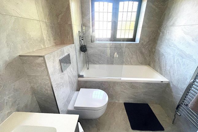Bathroom.Jpg