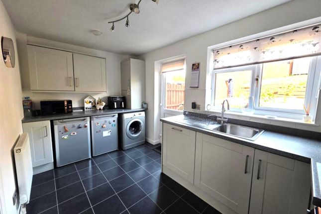 13, Weavers Close, Crewkerne photo 2
