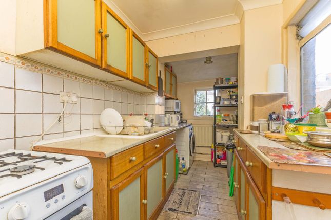 9, Hillside, Slough photo 4