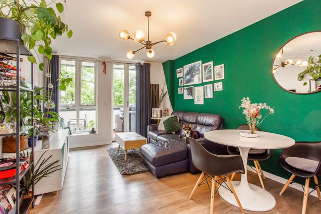 Thumbnail Flat for sale in Maypole Court, London