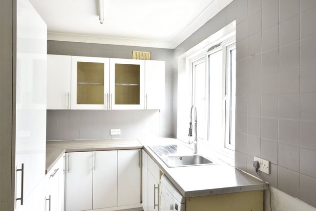 28, Oakwood Road, Surrey photo 2