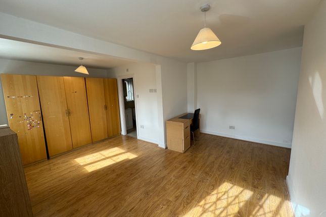 Detached house to rent in New Meeting Street, Oldbury