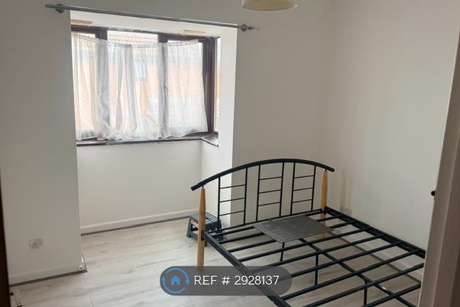 Flat D, Oatlands Drive, Slough photo 4