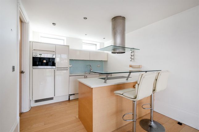 Flat for sale in Lower Queens Road, Buckhurst Hill