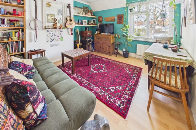 10, Corbyn Crescent, Shoreham-by-sea photo 2