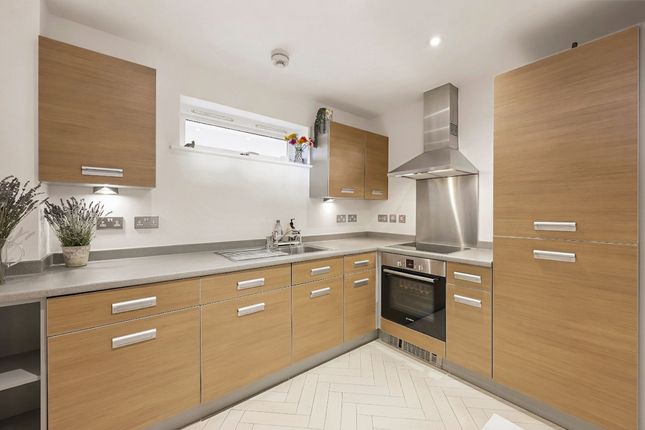 Flat 4, Garway Court, London photo 4