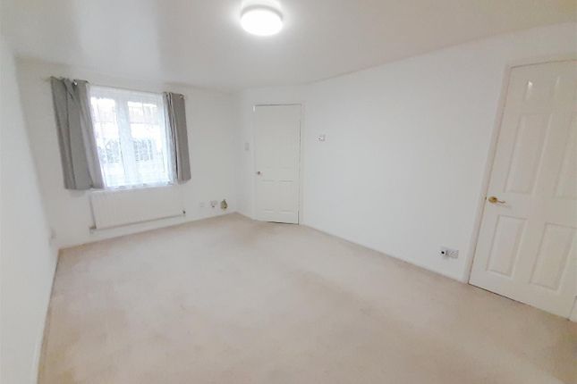 18, Acer Avenue, Hayes photo 2