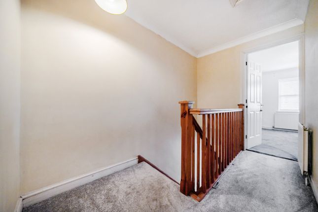 3, Wolfe Crescent, London photo 4