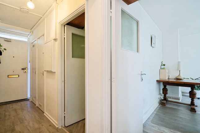 Flat 13, Charnwood House, Charnwood Street, London photo 5