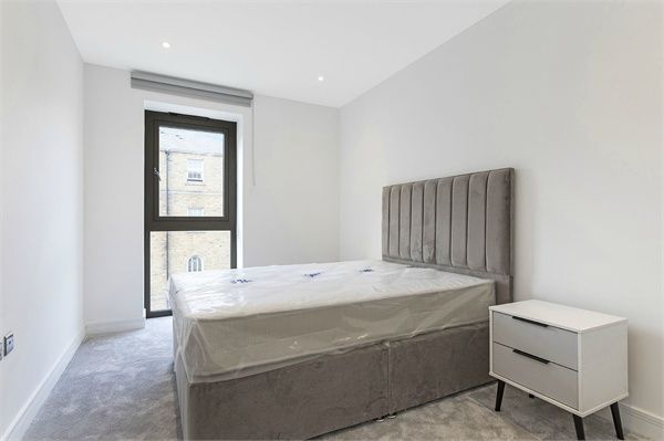 Flat to rent in Compass Apartments, 346 Rotherhithe Street, Rotherhithe, London