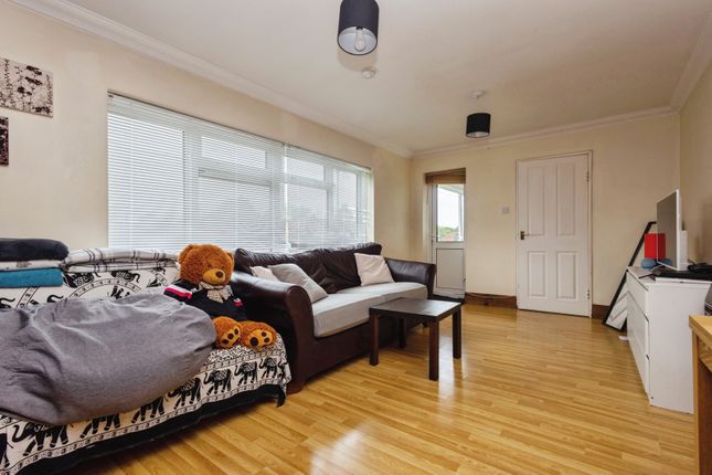 207, Cabell Road, Surrey photo 4