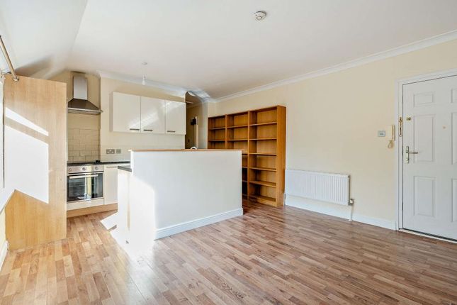12b, Carew Road, Northwood photo 4