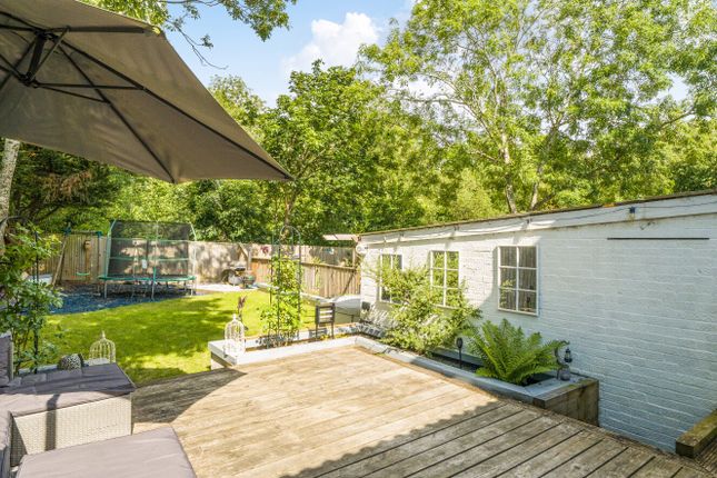 102, Redwood Avenue, Reading photo 4
