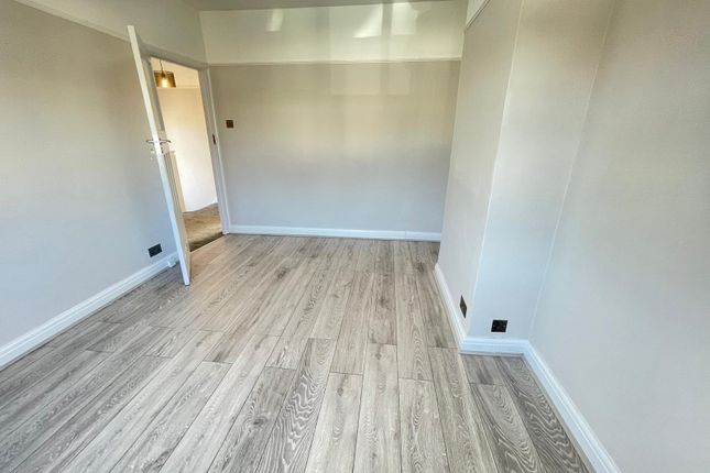 Woodlands Avenue, Ruislip photo 4