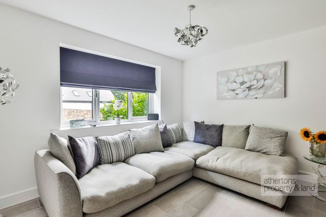 22 Harpers Lane, Burnley photo 3