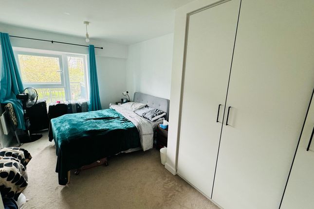 Flat to rent in Fermont House, 15 Beaufort Square, London