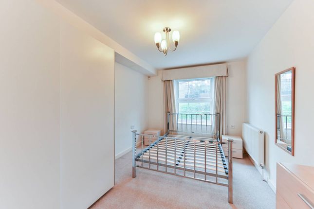 Flat to rent in Addiscombe Road, Croydon