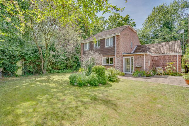 18 Clandon Drive, Hampshire photo 4