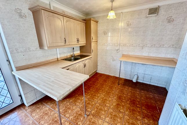 18, Springfield Avenue, Doncaster photo 4
