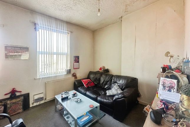Flat 144B, Brierley Street, Bury photo 2