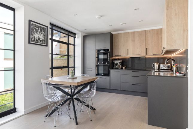 Apartment 5, 36, Osborn Street, London photo 4