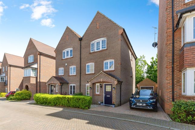 Thumbnail Town house for sale in Lindsell Avenue, Letchworth Garden City