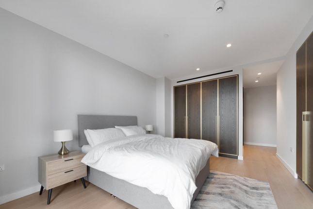 Flat to rent in Western Building, Triptych Place, London