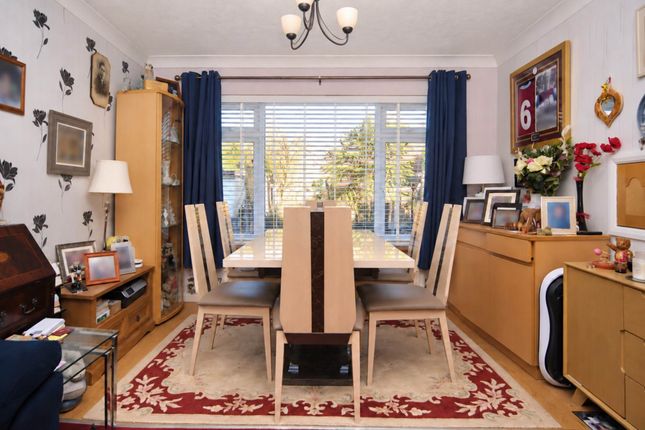 53, Eight Acres, Tring photo 4