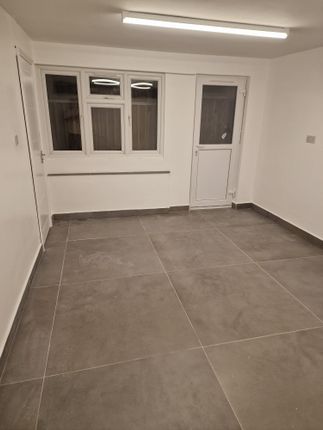 Thumbnail Studio to rent in Waverley Avenue, Chingford