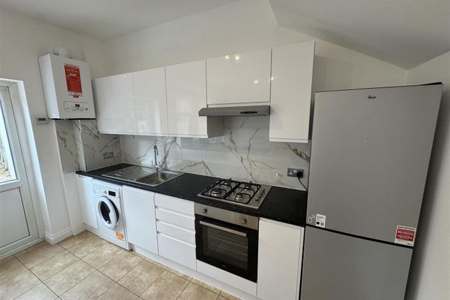 25, Leith Road, Wood Green photo 3