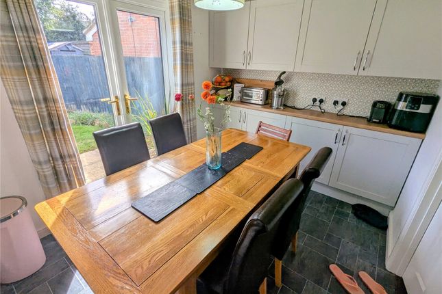 28, Masterson Grove, Ipswich photo 3