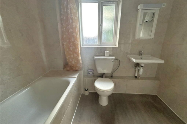57, Boltons Lane, Heathrow photo 4