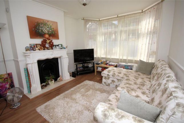Maisonette to rent in Eve Road, Woking