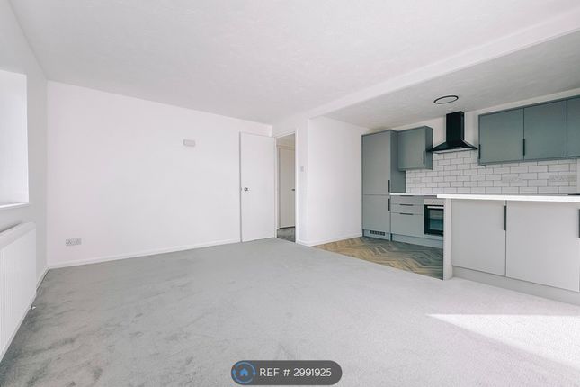 Flat, Welham Court Dixons Hill Road, North Mymms, Hatfield photo 3
