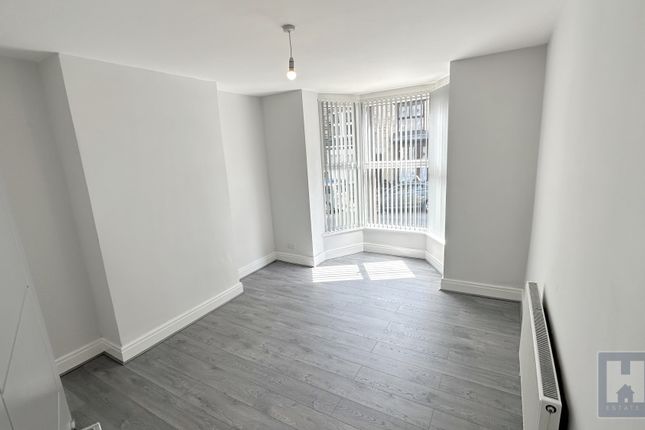 4-bed house on 28, Raven Road, Sheffield, £1,395/mo