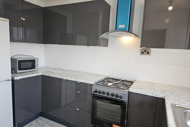 Flat 525,, Lady Margaret Road, Southall photo 3